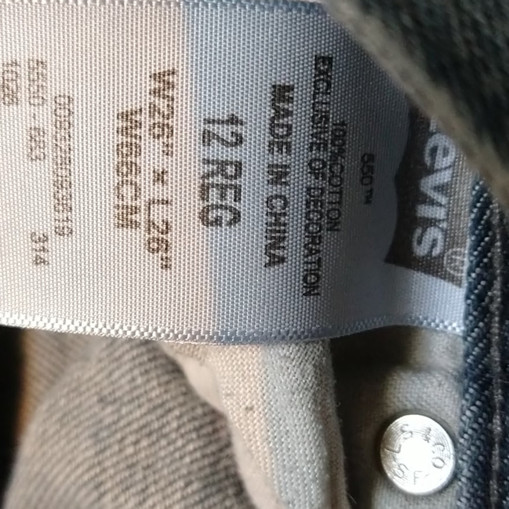 Levis - Picture 2 of 4